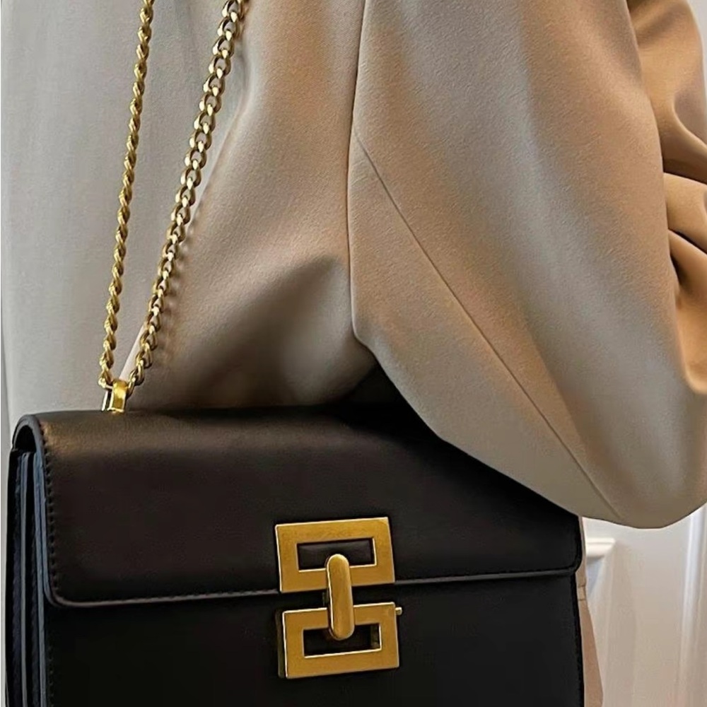 Elegant Black and Gold Chain Shoulder Bag